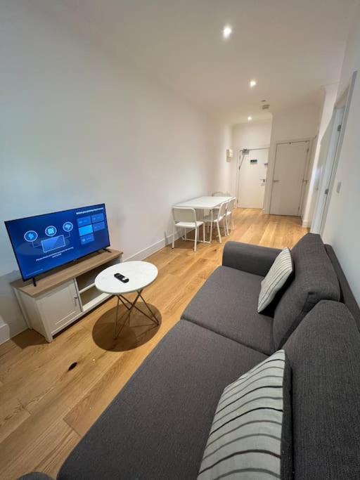 Cozy Modern Apartment In Croydon Central Eksteriør bilde