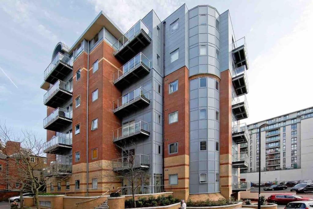 Cozy Modern Apartment In Croydon Central Eksteriør bilde